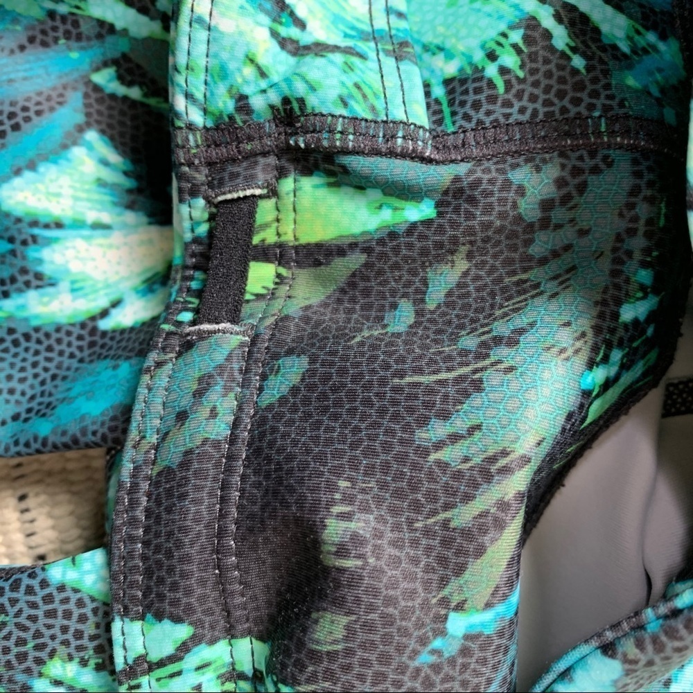 Athleta Tropical Palm Print Mesh Cropped Leggings - Picture 6 of 11